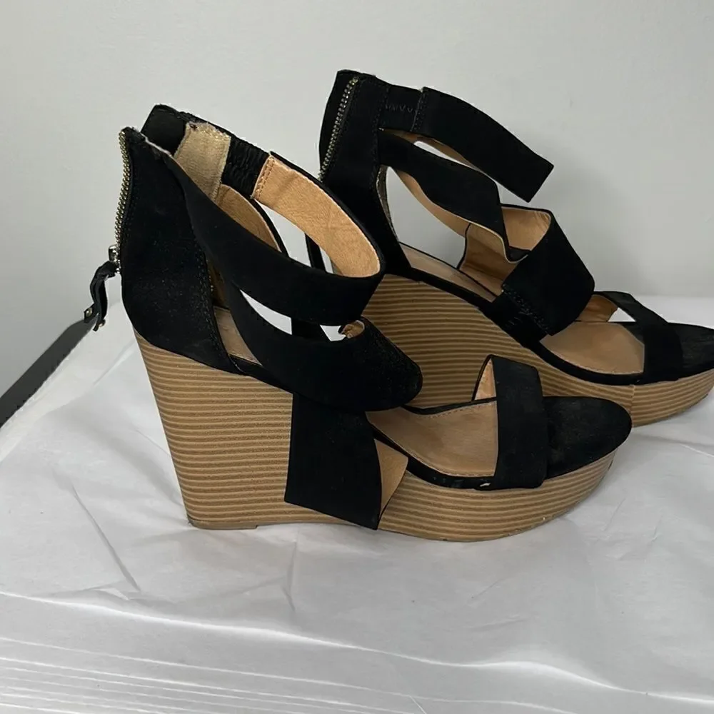 Francesca’s Collections Women’s Size 9 Black and Tan Platform Sandals
